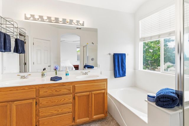 2339 Canary Dr, Rocklin, CA 95765