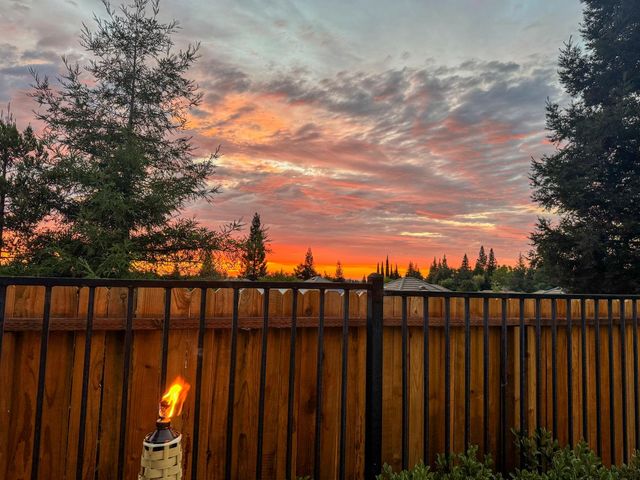 2339 Canary Dr, Rocklin, CA 95765