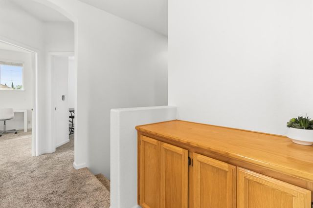 2339 Canary Dr, Rocklin, CA 95765