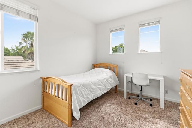 2339 Canary Dr, Rocklin, CA 95765