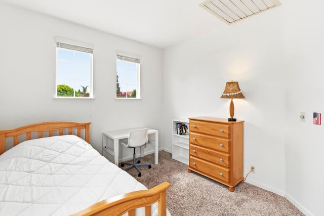 2339 Canary Dr, Rocklin, CA 95765