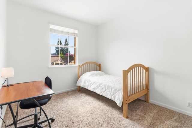 2339 Canary Dr, Rocklin, CA 95765