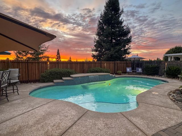 2339 Canary Dr, Rocklin, CA 95765