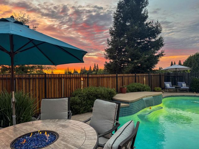 2339 Canary Dr, Rocklin, CA 95765