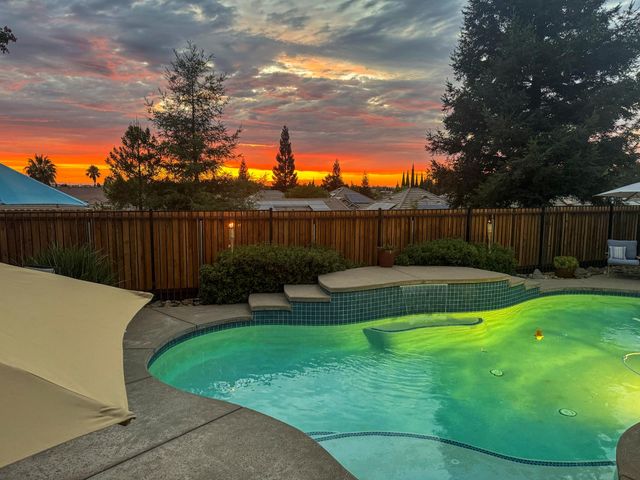 2339 Canary Dr, Rocklin, CA 95765