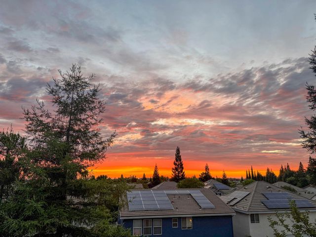 2339 Canary Dr, Rocklin, CA 95765