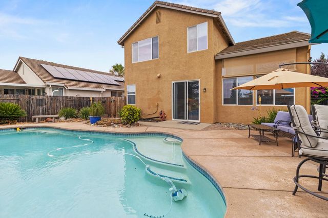 2339 Canary Dr, Rocklin, CA 95765