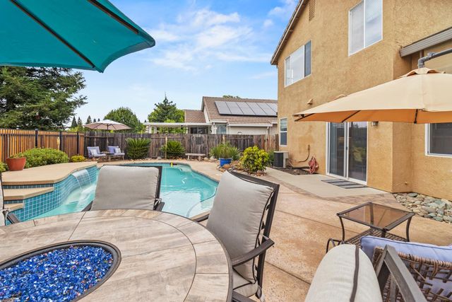 2339 Canary Dr, Rocklin, CA 95765
