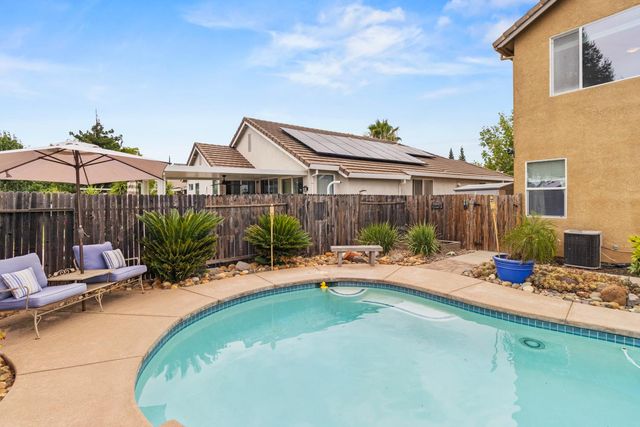 2339 Canary Dr, Rocklin, CA 95765