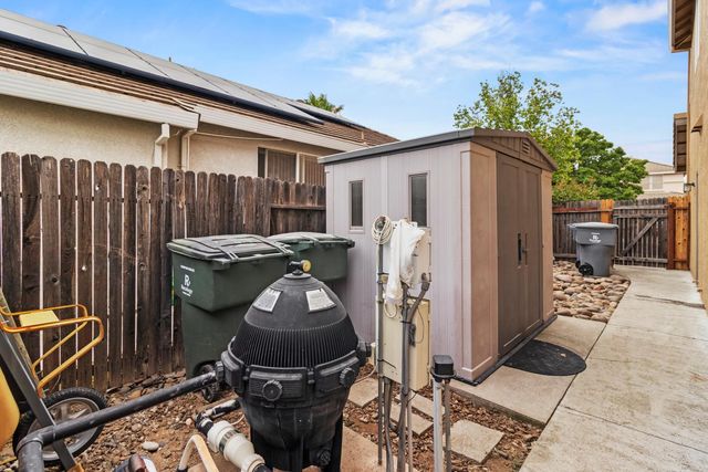 2339 Canary Dr, Rocklin, CA 95765