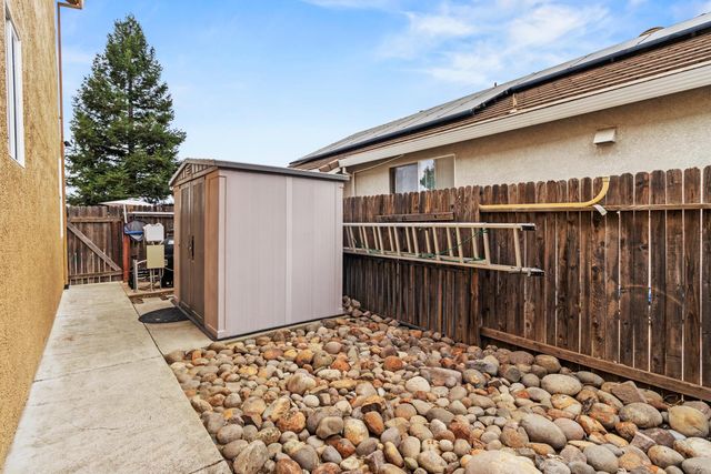 2339 Canary Dr, Rocklin, CA 95765
