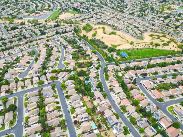 2339 Canary Dr, Rocklin, CA 95765