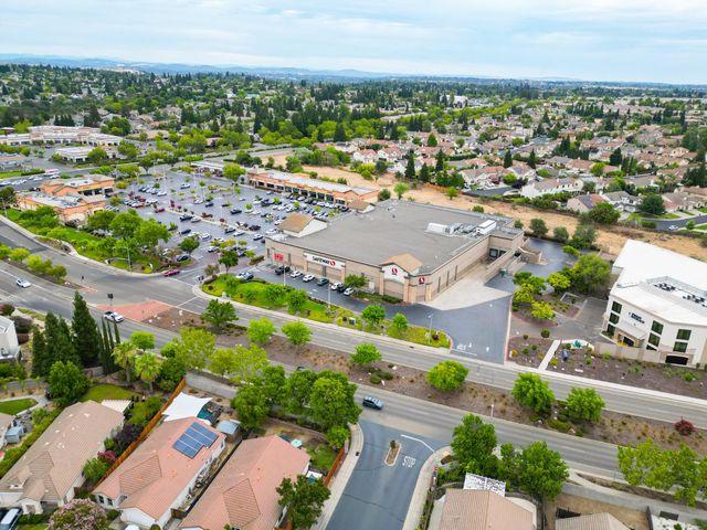 2339 Canary Dr, Rocklin, CA 95765