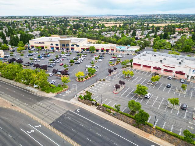 2339 Canary Dr, Rocklin, CA 95765