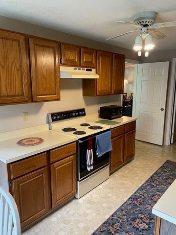 12 Ledgewood Way 1, Peabody, MA 01960