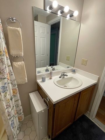 12 Ledgewood Way 1, Peabody, MA 01960