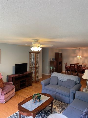 12 Ledgewood Way 1, Peabody, MA 01960