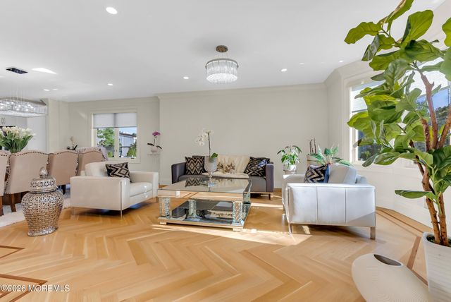 243 Overbrook Avenue, Oakhurst, NJ 07755