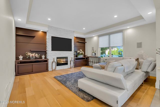 243 Overbrook Avenue, Oakhurst, NJ 07755