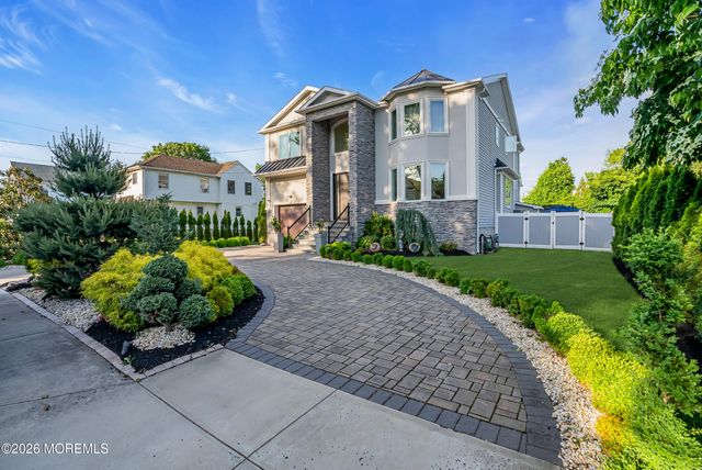 243 Overbrook Avenue, Oakhurst, NJ 07755
