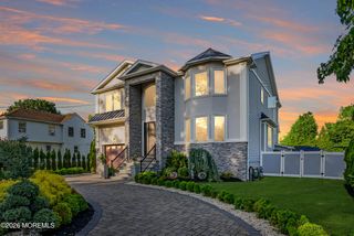 243 Overbrook Avenue, Oakhurst, NJ 07755