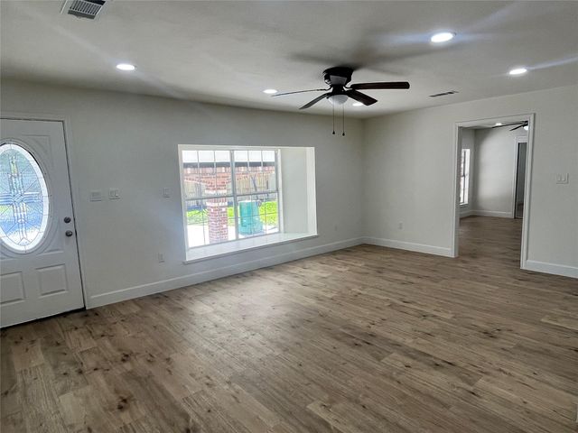 10811 River Oaks Drive, Conroe, TX 77385