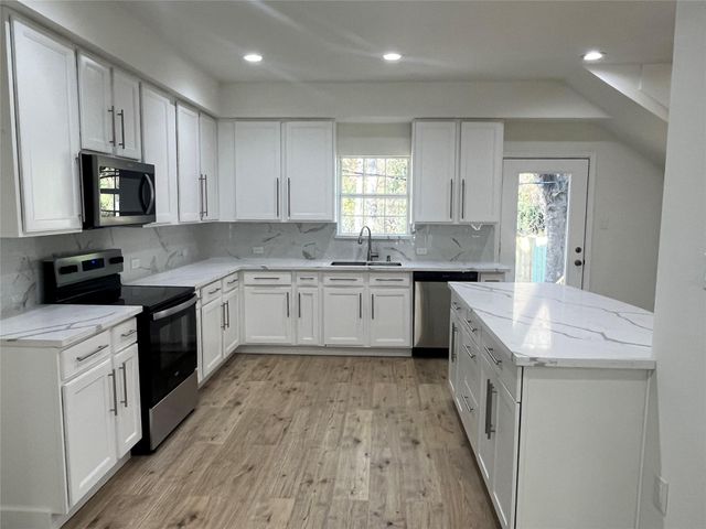 10811 River Oaks Drive, Conroe, TX 77385