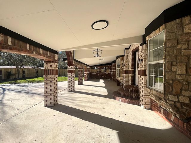 10811 River Oaks Drive, Conroe, TX 77385