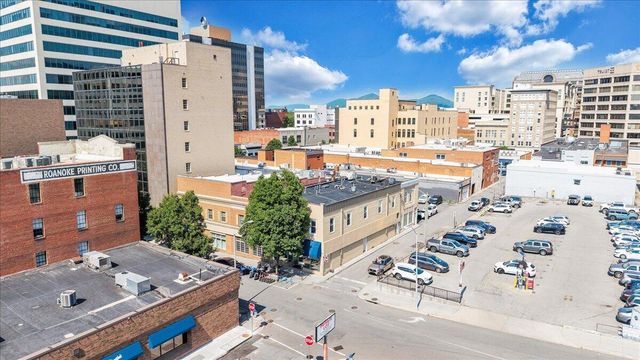 418 1st ST SW 4, Roanoke, VA 24011
