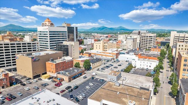 418 1st ST SW 4, Roanoke, VA 24011
