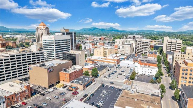 418 1st ST SW 4, Roanoke, VA 24011