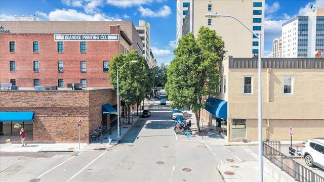 418 1st ST SW 4, Roanoke, VA 24011
