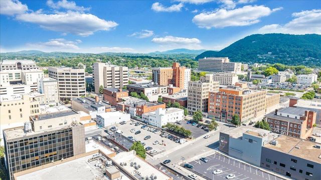 418 1st ST SW 4, Roanoke, VA 24011