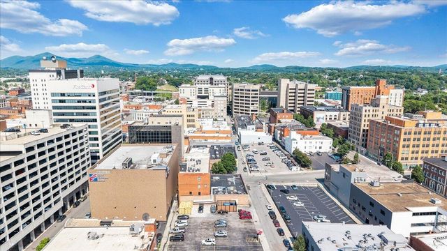 418 1st ST SW 4, Roanoke, VA 24011
