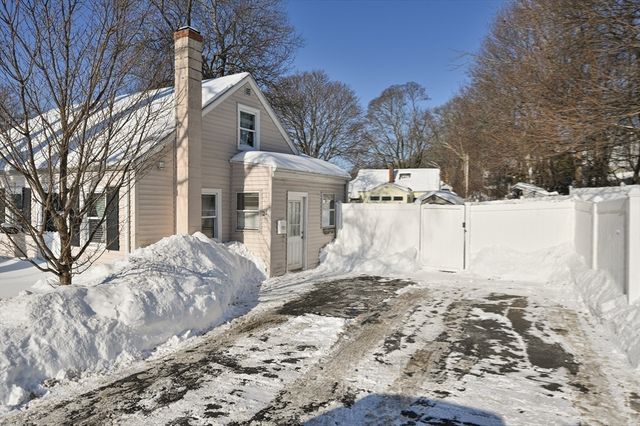 21 Forest St, Peabody, MA 01960