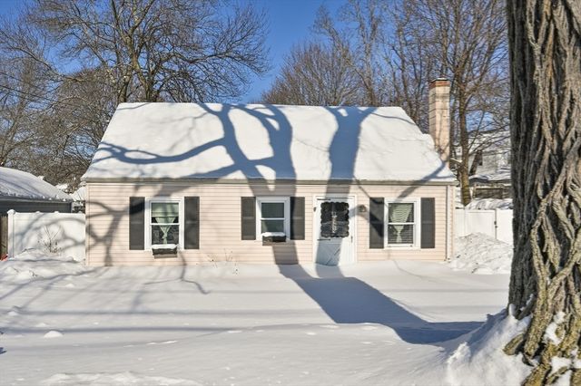 21 Forest St, Peabody, MA 01960