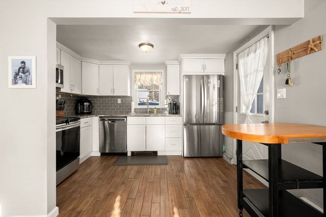 21 Forest St, Peabody, MA 01960