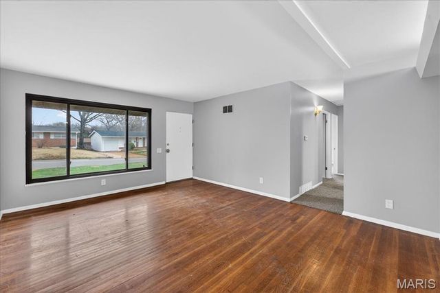 10217 Viscount Drive, St Louis, MO 63136