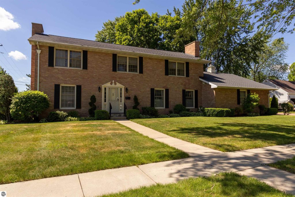 Image 1 of property listing at 1054 North Drive, Mt Pleasant, MI 48858