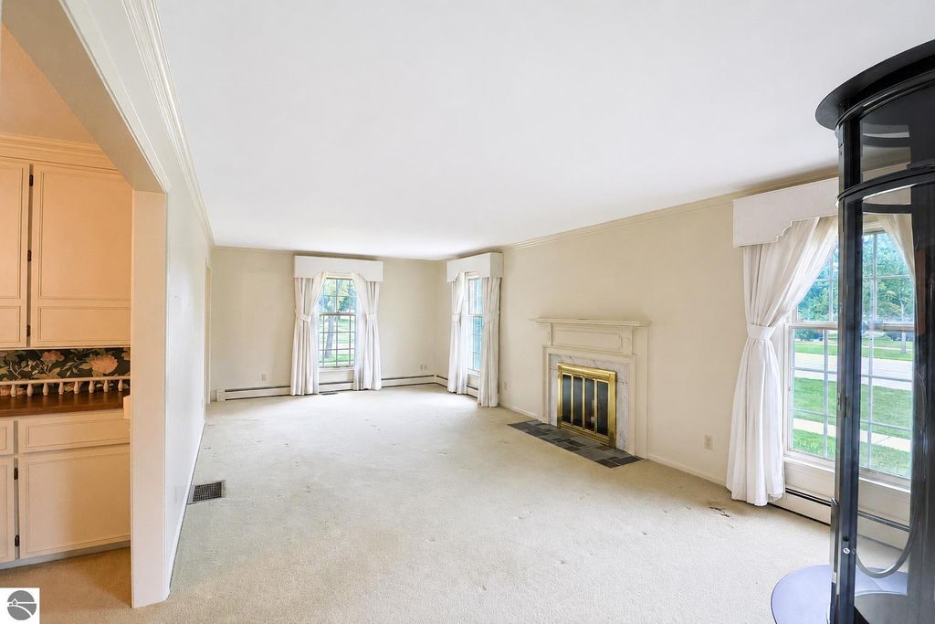 Image 15 of property listing at 1054 North Drive, Mt Pleasant, MI 48858
