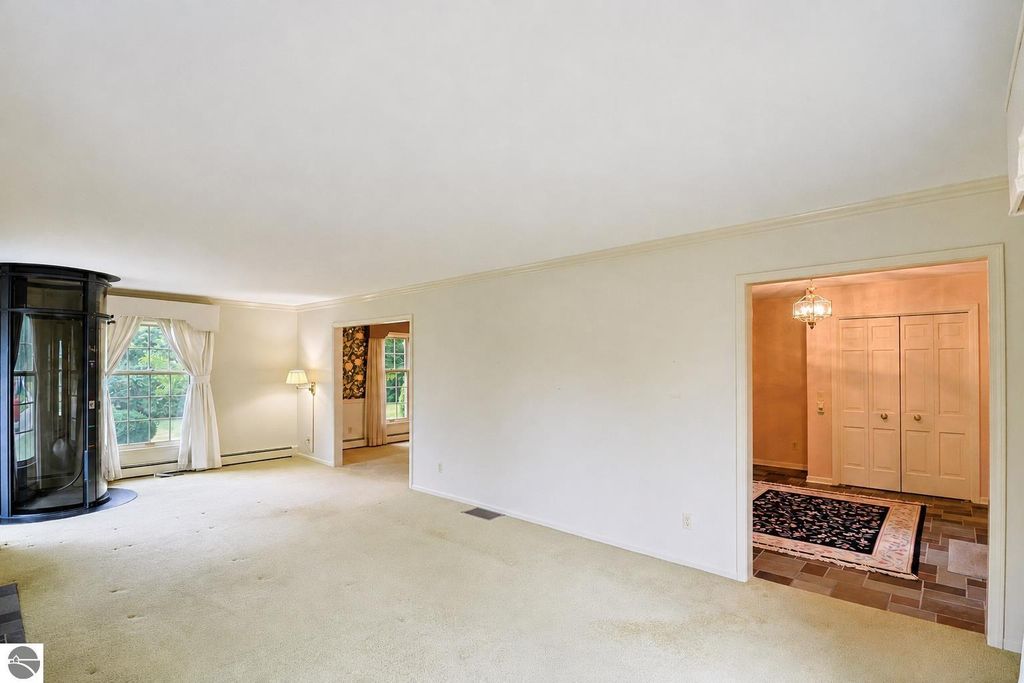 Image 16 of property listing at 1054 North Drive, Mt Pleasant, MI 48858