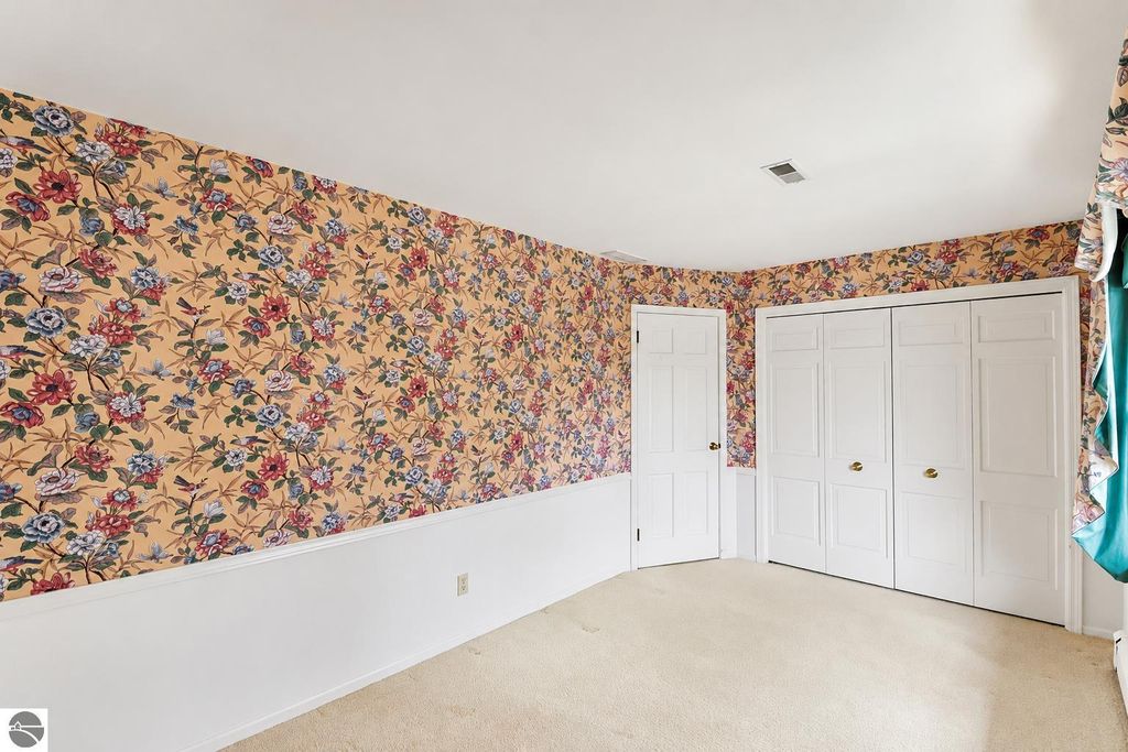Image 17 of property listing at 1054 North Drive, Mt Pleasant, MI 48858