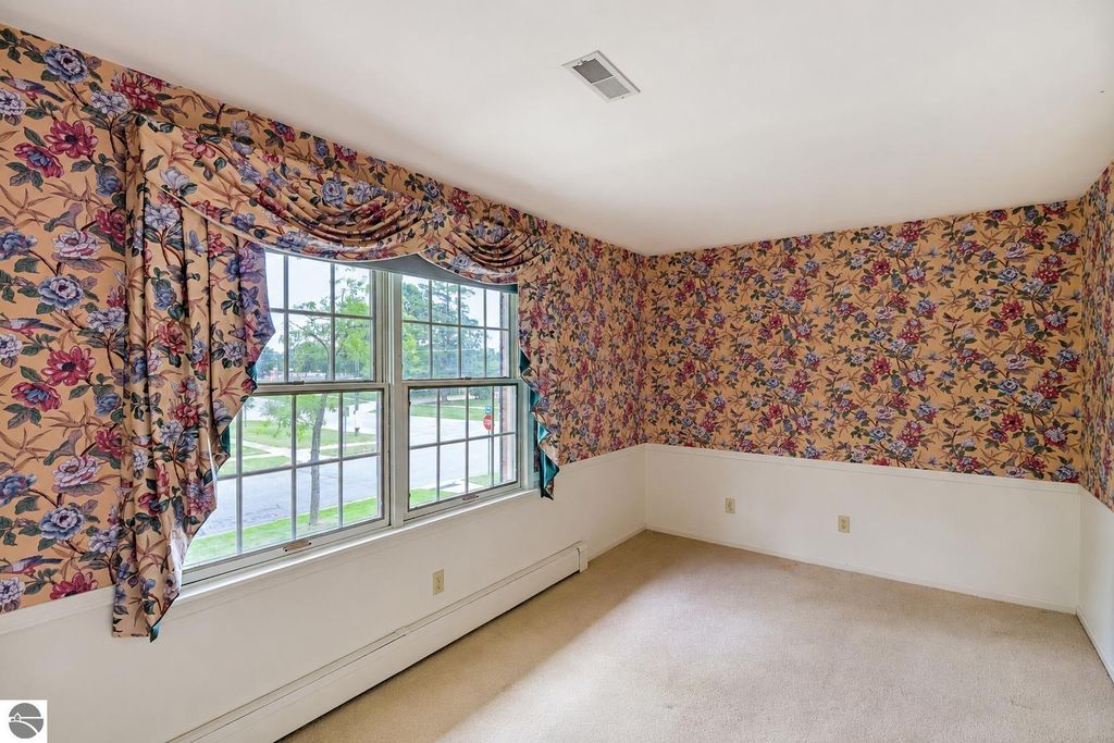 Image 18 of property listing at 1054 North Drive, Mt Pleasant, MI 48858
