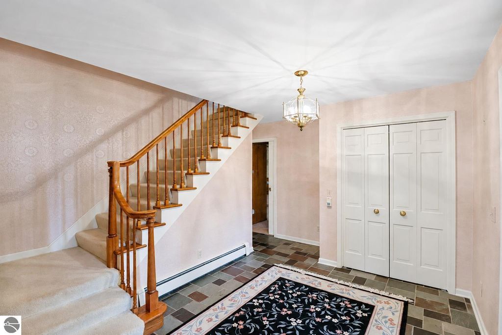 Image 2 of property listing at 1054 North Drive, Mt Pleasant, MI 48858