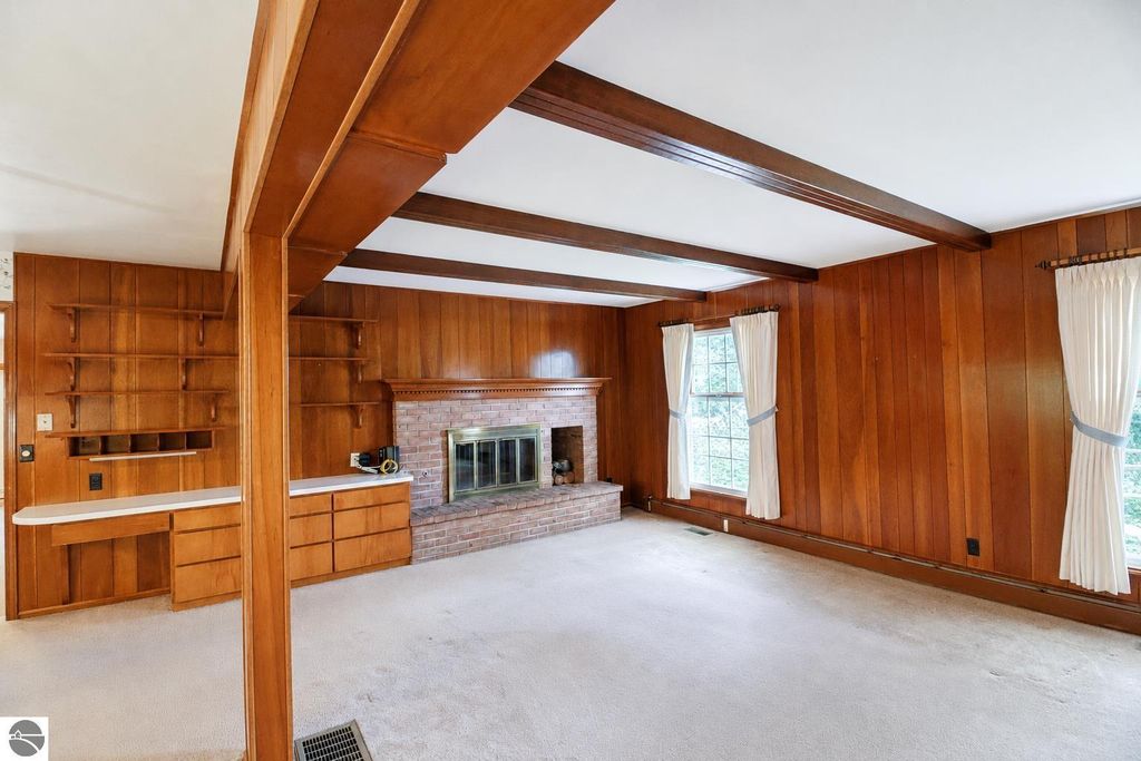 Image 3 of property listing at 1054 North Drive, Mt Pleasant, MI 48858