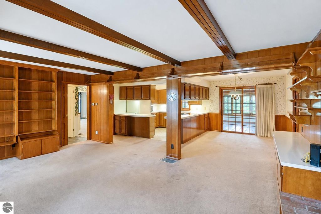 Image 4 of property listing at 1054 North Drive, Mt Pleasant, MI 48858
