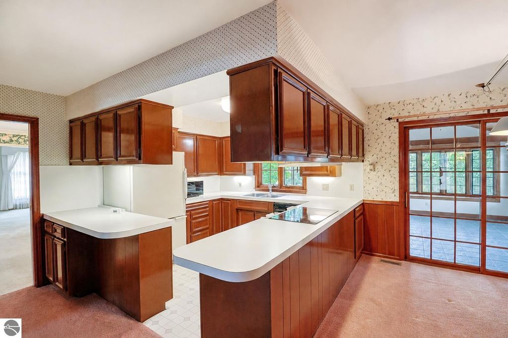 Image 5 of property listing at 1054 North Drive, Mt Pleasant, MI 48858