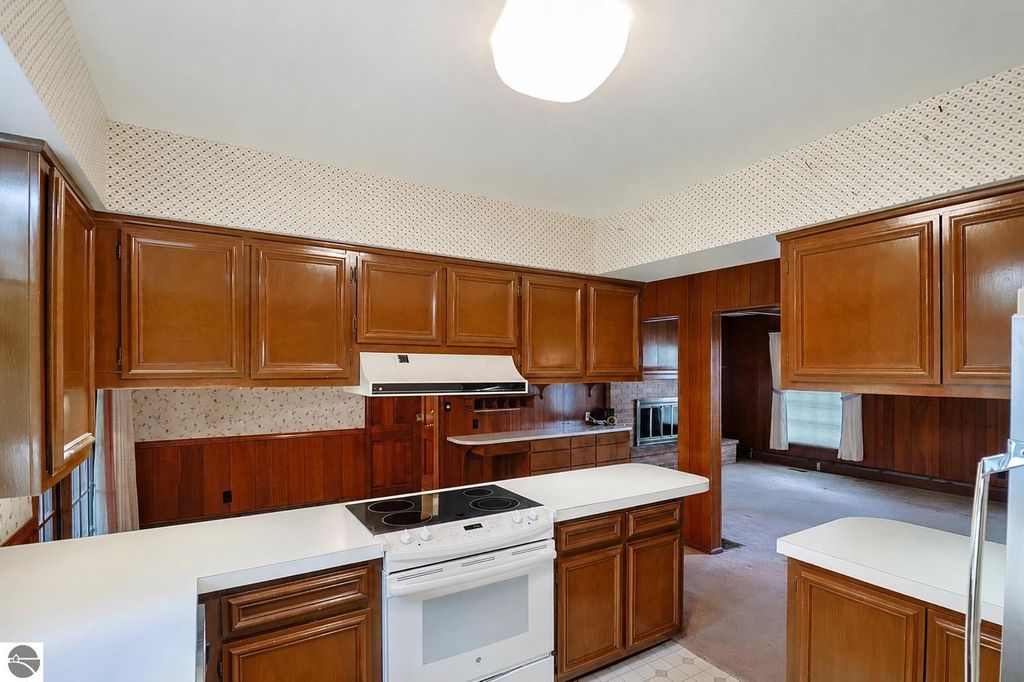 Image 6 of property listing at 1054 North Drive, Mt Pleasant, MI 48858