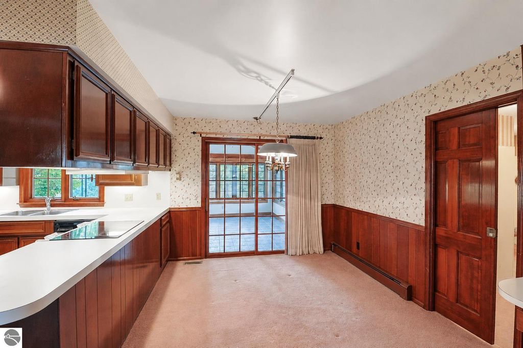 Image 7 of property listing at 1054 North Drive, Mt Pleasant, MI 48858