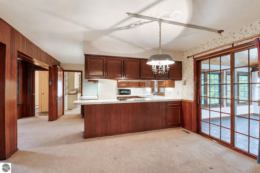 Image 8 of property listing at 1054 North Drive, Mt Pleasant, MI 48858